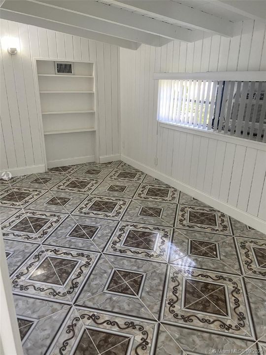 Recently Rented: $2,500 (3 beds, 2 baths, 2061 Square Feet)