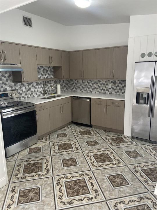 Recently Rented: $2,500 (3 beds, 2 baths, 2061 Square Feet)