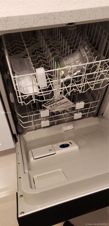 Vendido Recientemente: $165,000 (1 camas, 1 baños, 611 Pies cuadrados)