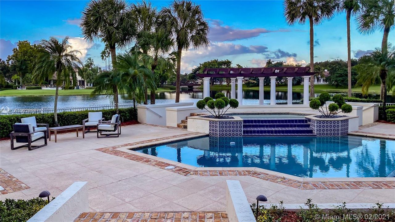Recently Sold: $2,875,000 (5 beds, 6 baths, 8626 Square Feet)