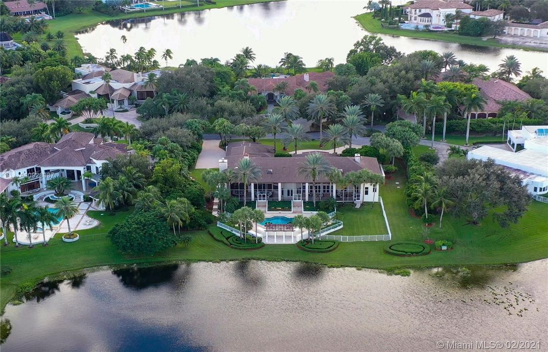 Recently Sold: $2,875,000 (5 beds, 6 baths, 8626 Square Feet)
