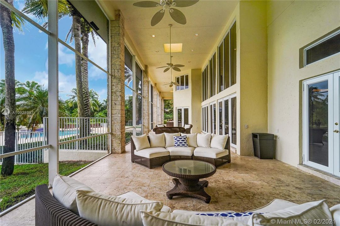 Recently Sold: $2,875,000 (5 beds, 6 baths, 8626 Square Feet)