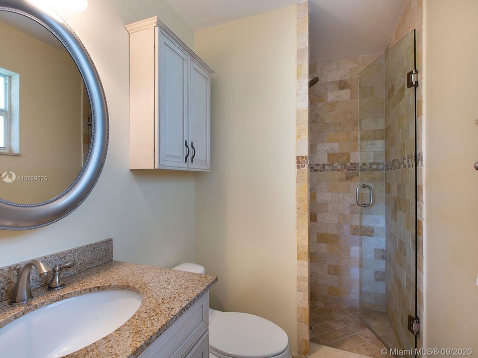 Vendido Recientemente: $989,000 (4 camas, 4 baños, 2900 Pies cuadrados)