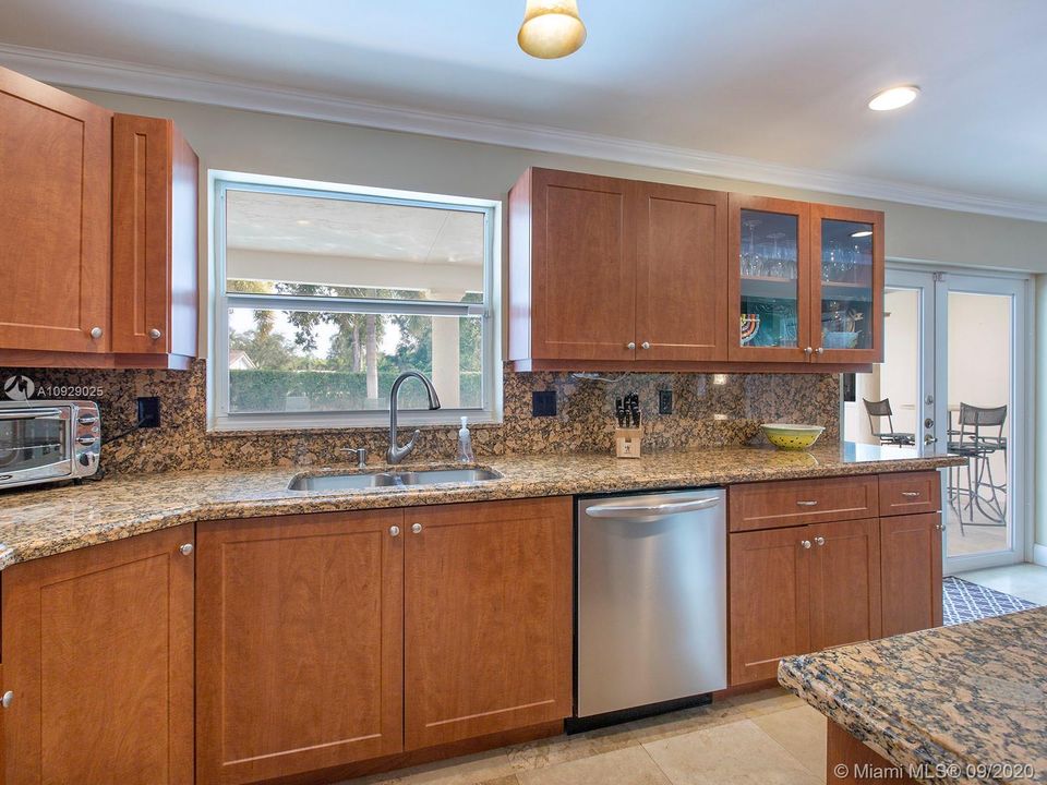 Vendido Recientemente: $989,000 (4 camas, 4 baños, 2900 Pies cuadrados)