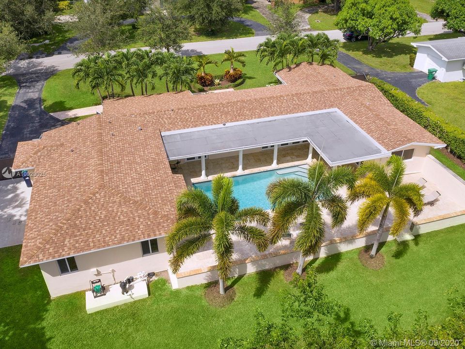 Vendido Recientemente: $989,000 (4 camas, 4 baños, 2900 Pies cuadrados)