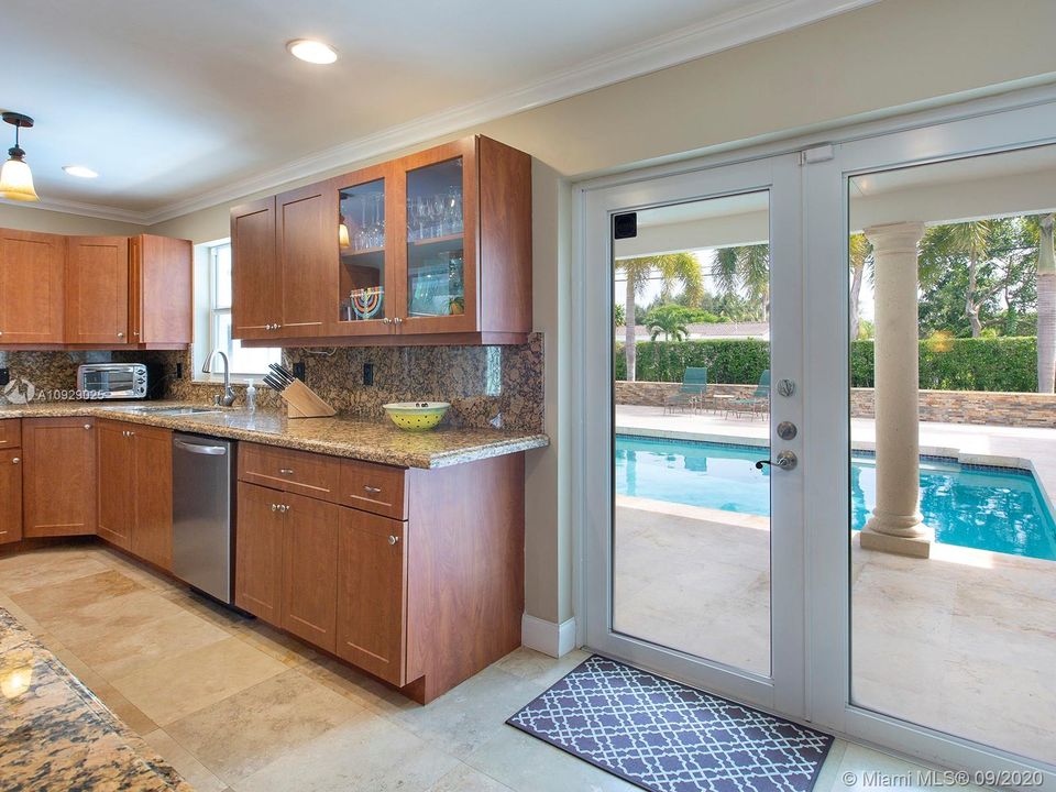 Vendido Recientemente: $989,000 (4 camas, 4 baños, 2900 Pies cuadrados)
