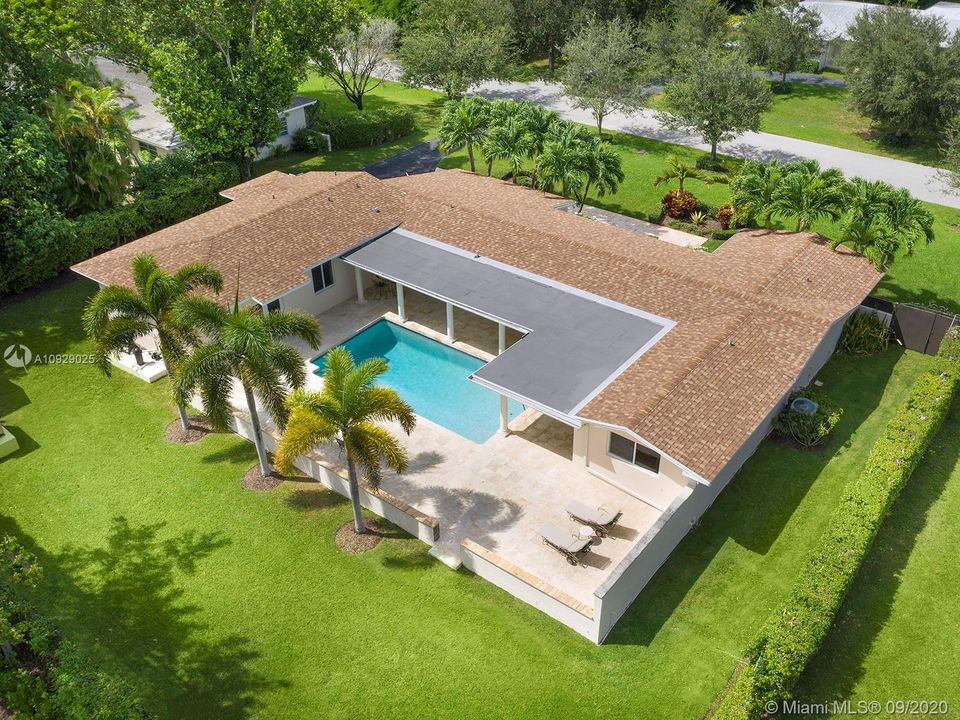 Vendido Recientemente: $989,000 (4 camas, 4 baños, 2900 Pies cuadrados)