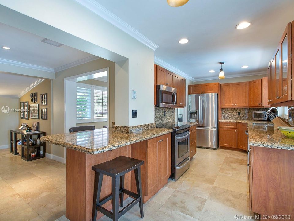 Vendido Recientemente: $989,000 (4 camas, 4 baños, 2900 Pies cuadrados)