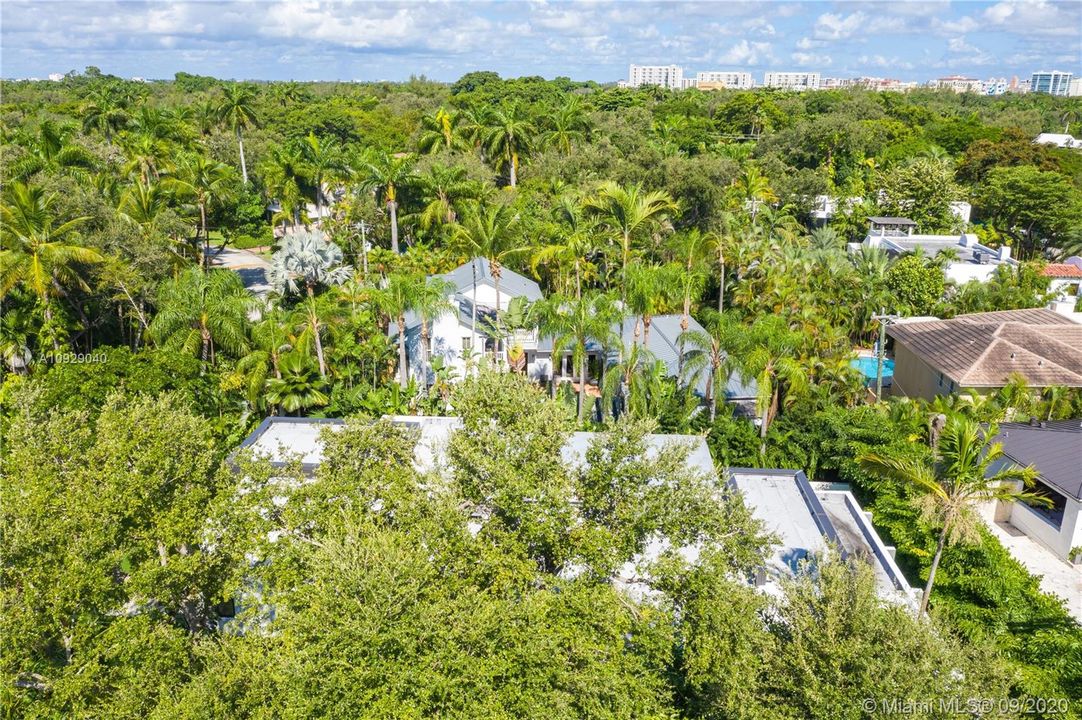 Recently Sold: $5,699,000 (5 beds, 5 baths, 5749 Square Feet)