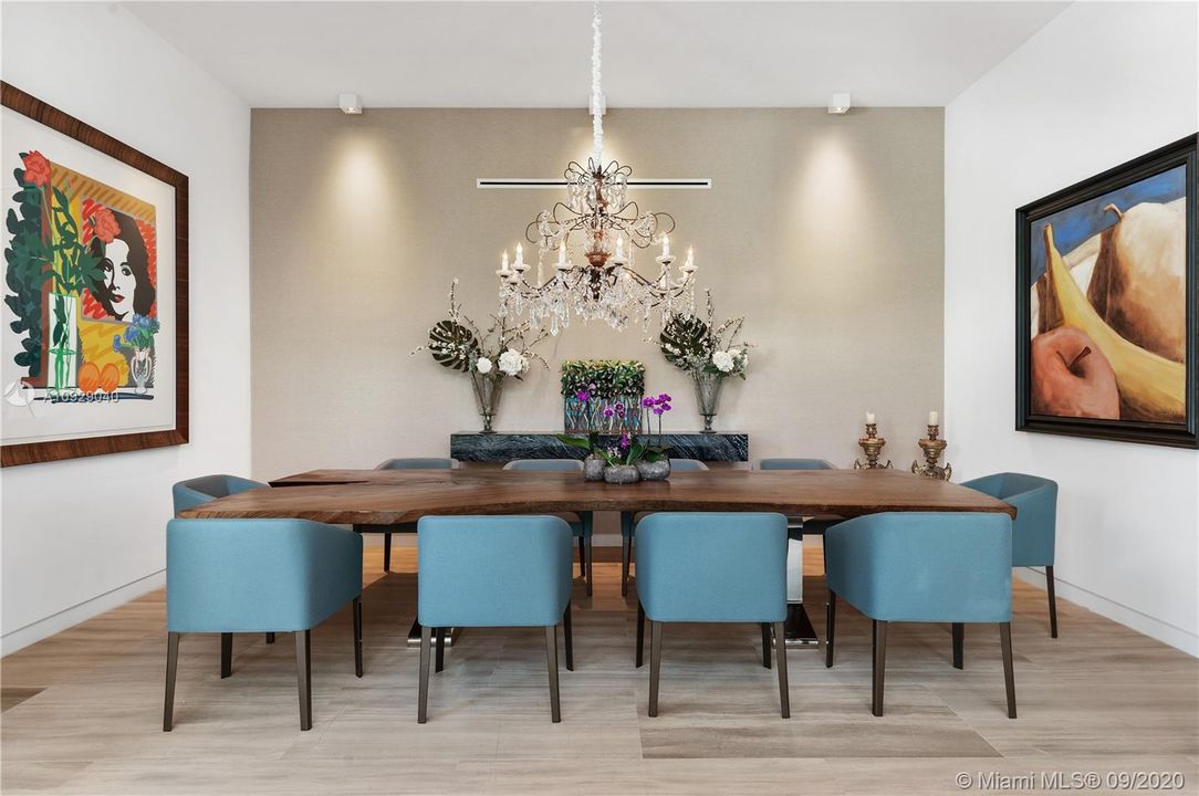 Recently Sold: $5,699,000 (5 beds, 5 baths, 5749 Square Feet)