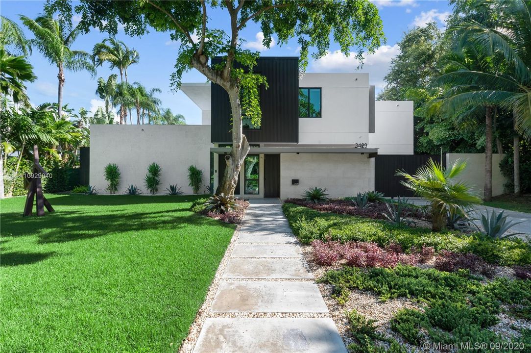 Recently Sold: $5,699,000 (5 beds, 5 baths, 5749 Square Feet)