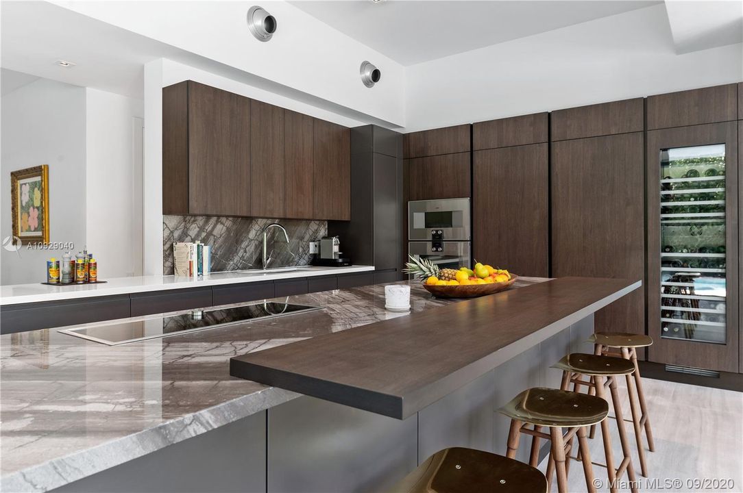 Recently Sold: $5,699,000 (5 beds, 5 baths, 5749 Square Feet)