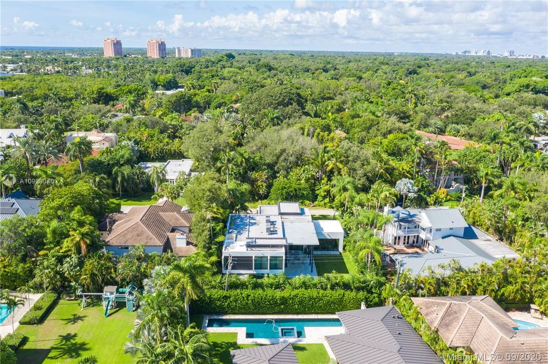 Recently Sold: $5,699,000 (5 beds, 5 baths, 5749 Square Feet)