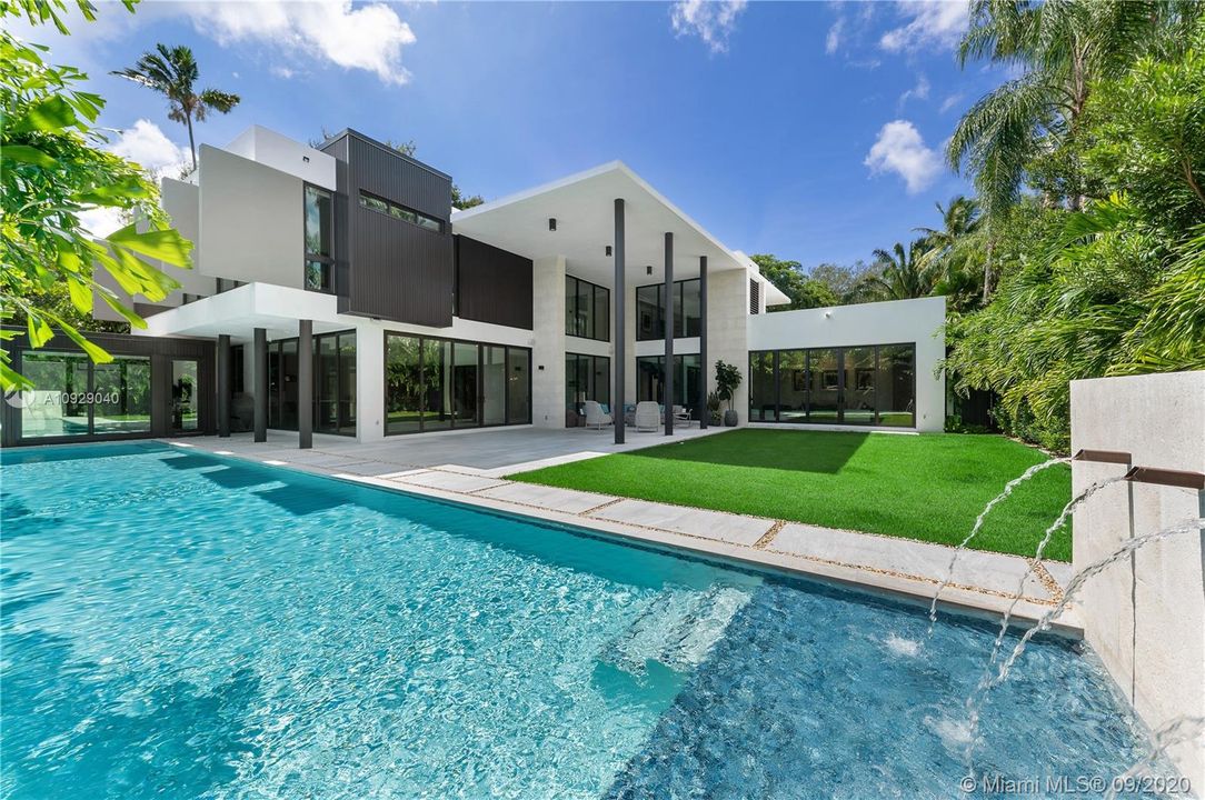 Recently Sold: $5,699,000 (5 beds, 5 baths, 5749 Square Feet)