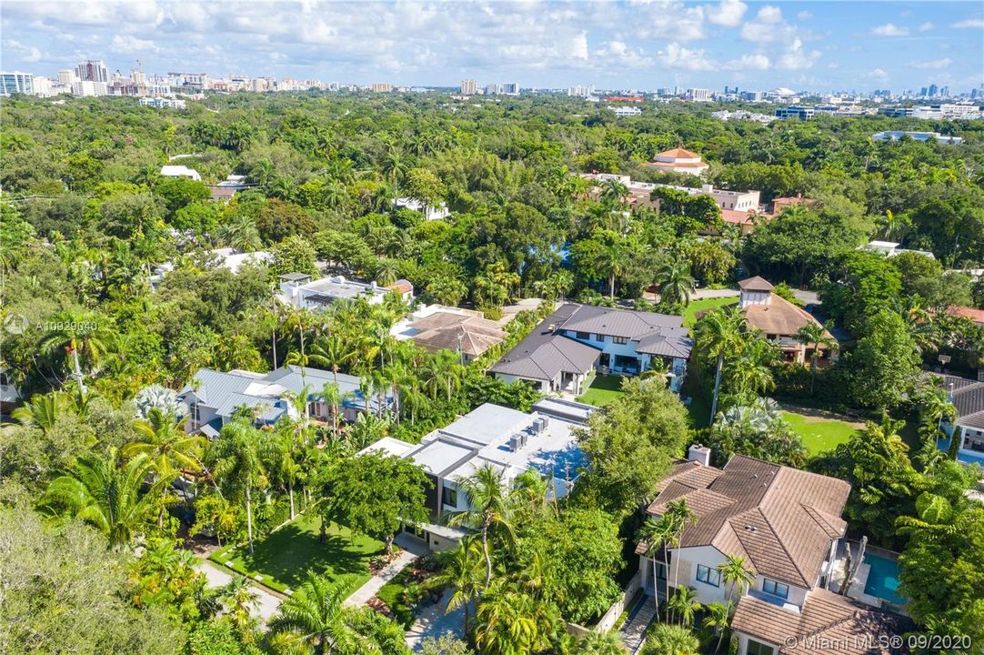 Recently Sold: $5,699,000 (5 beds, 5 baths, 5749 Square Feet)