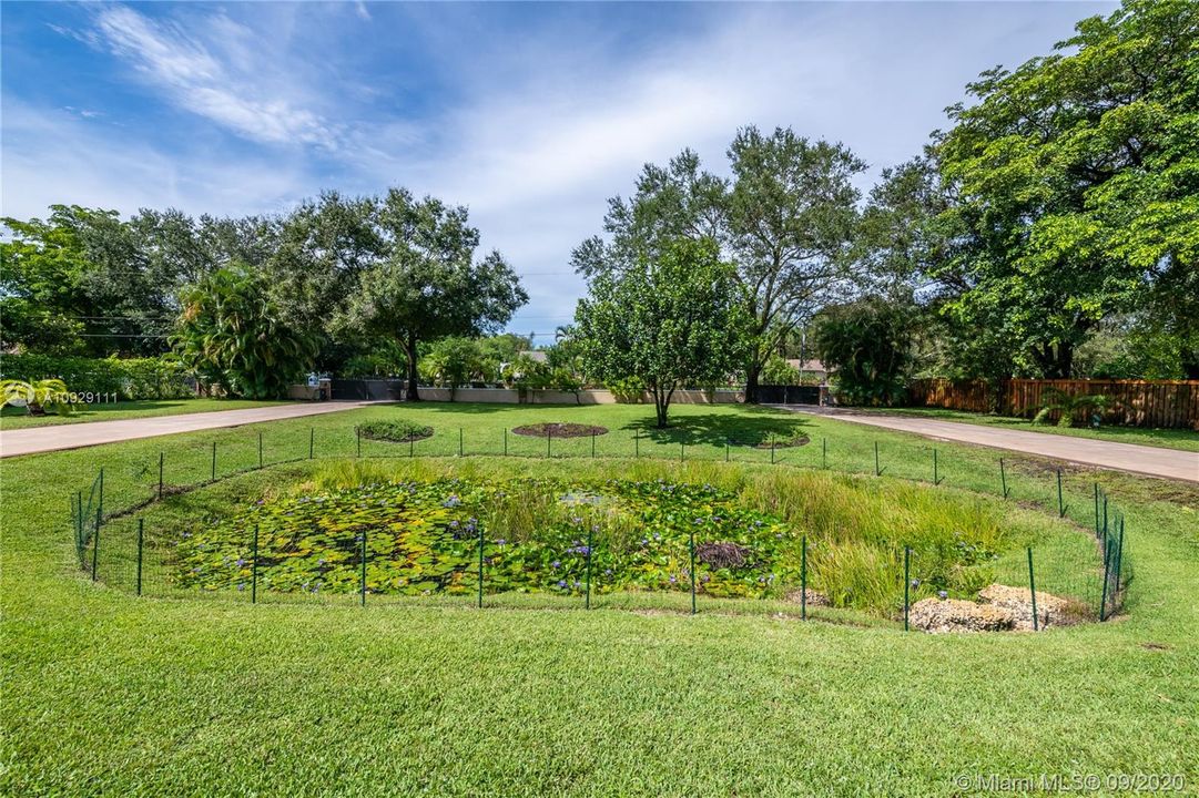 Vendido Recientemente: $899,999 (4 camas, 3 baños, 4093 Pies cuadrados)