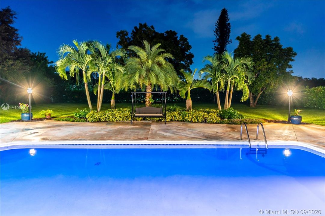 Vendido Recientemente: $899,999 (4 camas, 3 baños, 4093 Pies cuadrados)