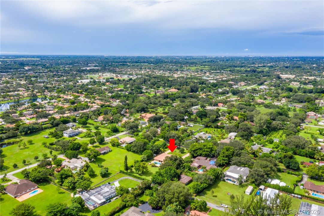 Vendido Recientemente: $899,999 (4 camas, 3 baños, 4093 Pies cuadrados)