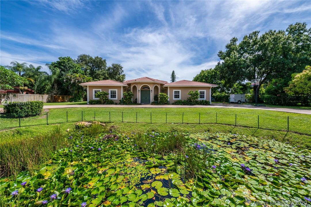 Vendido Recientemente: $899,999 (4 camas, 3 baños, 4093 Pies cuadrados)