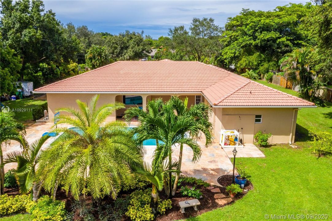Vendido Recientemente: $899,999 (4 camas, 3 baños, 4093 Pies cuadrados)