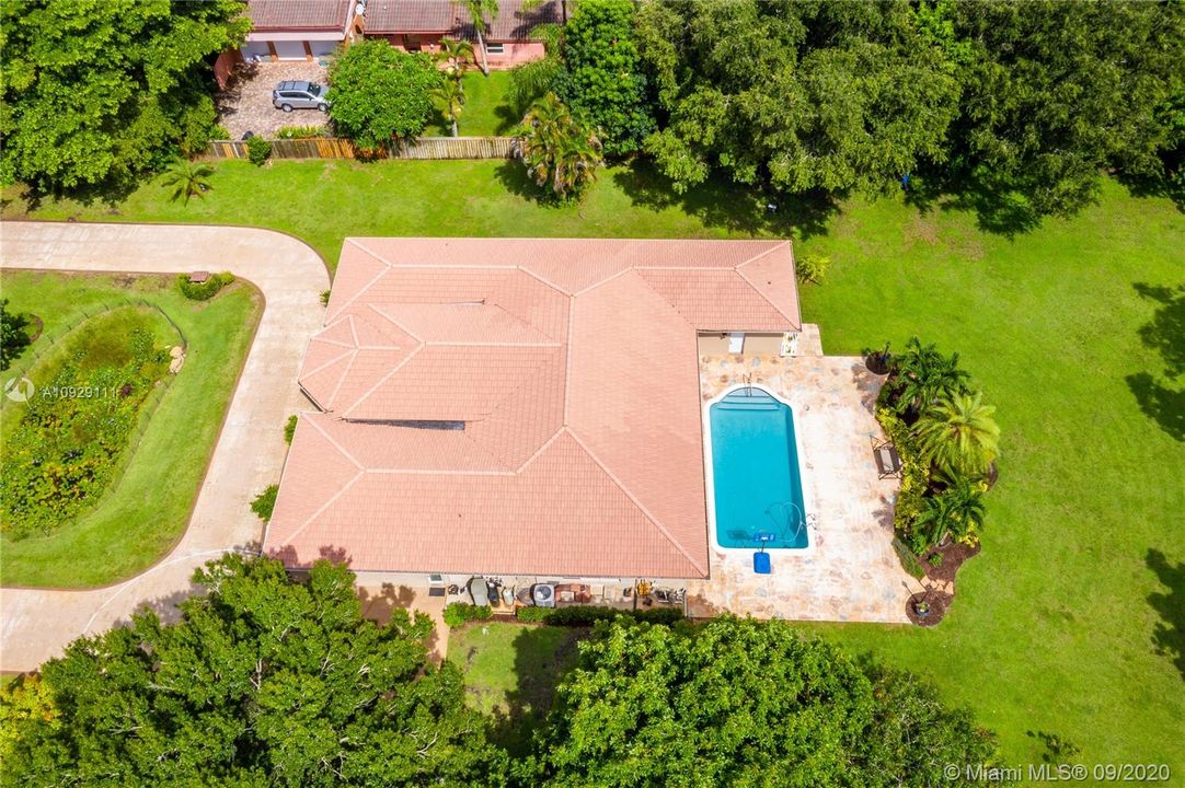 Vendido Recientemente: $899,999 (4 camas, 3 baños, 4093 Pies cuadrados)