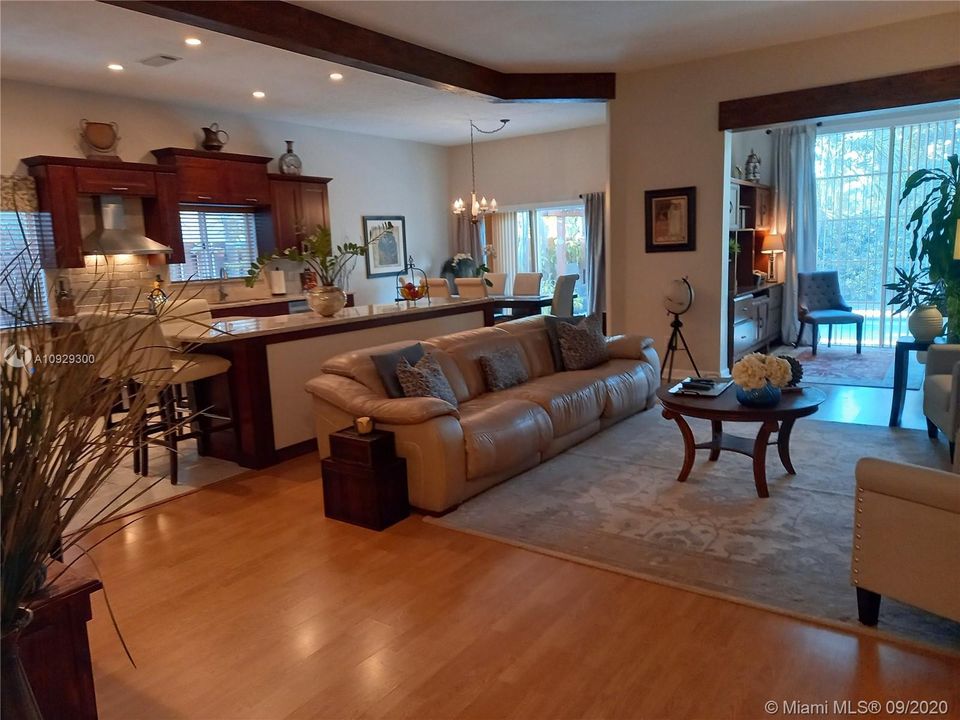 Vendido Recientemente: $445,000 (3 camas, 2 baños, 1548 Pies cuadrados)