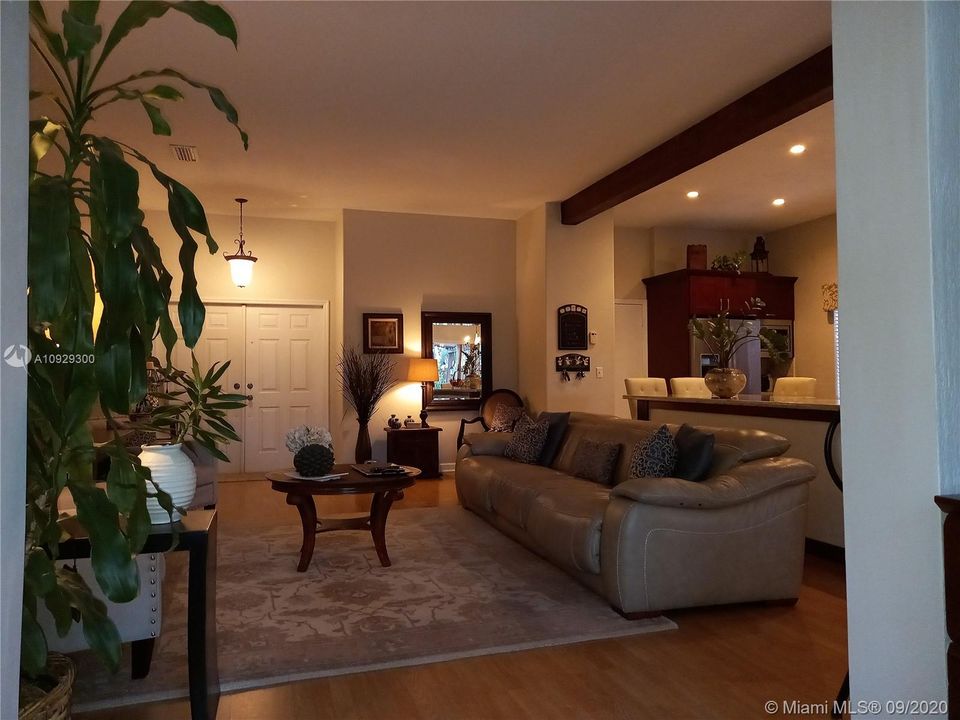 Vendido Recientemente: $445,000 (3 camas, 2 baños, 1548 Pies cuadrados)