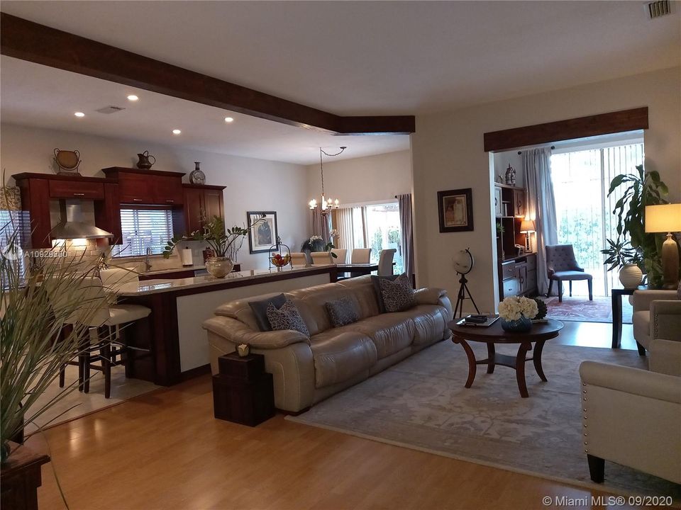 Vendido Recientemente: $445,000 (3 camas, 2 baños, 1548 Pies cuadrados)