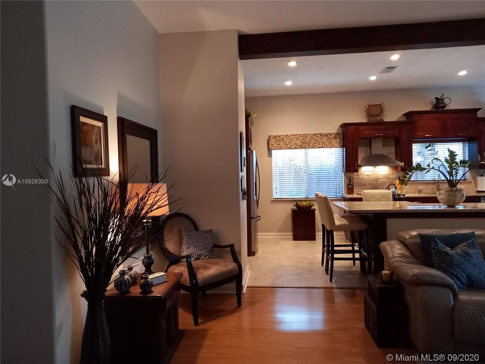 Vendido Recientemente: $445,000 (3 camas, 2 baños, 1548 Pies cuadrados)