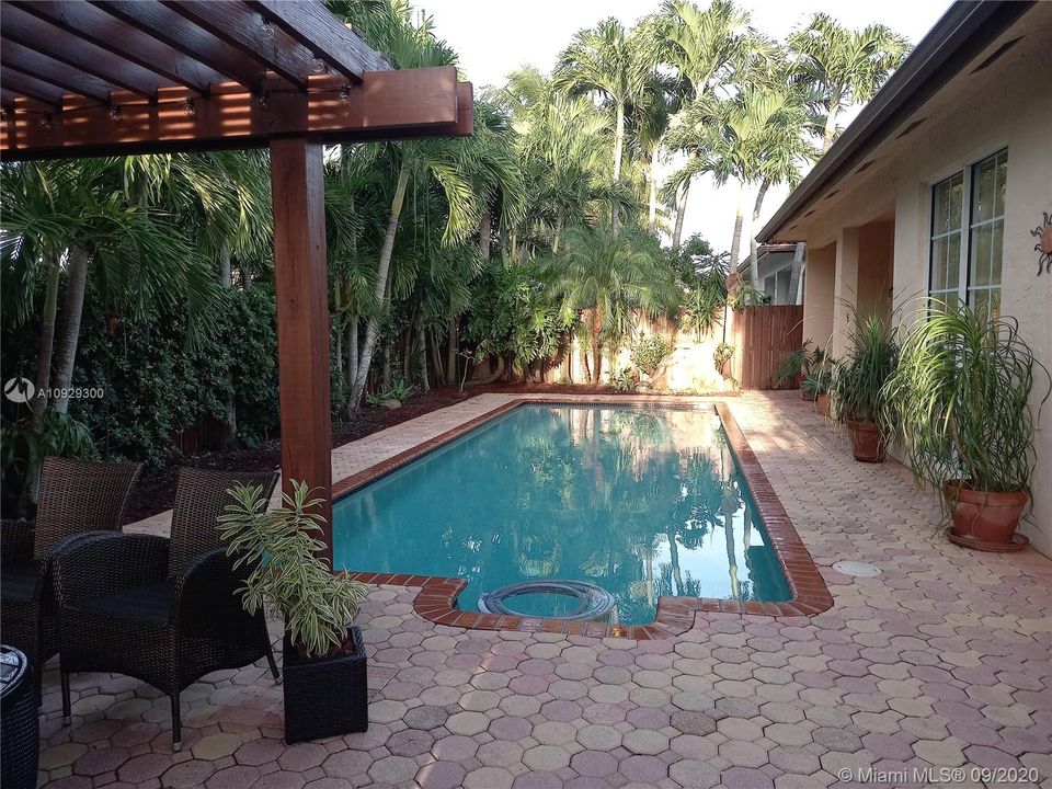 Vendido Recientemente: $445,000 (3 camas, 2 baños, 1548 Pies cuadrados)