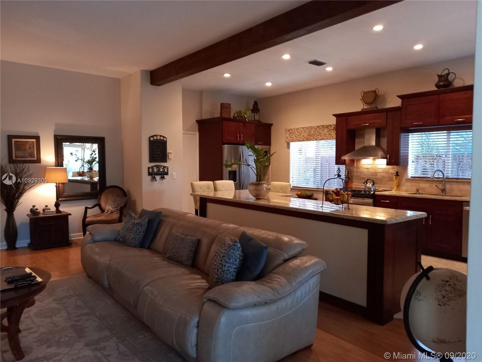 Vendido Recientemente: $445,000 (3 camas, 2 baños, 1548 Pies cuadrados)