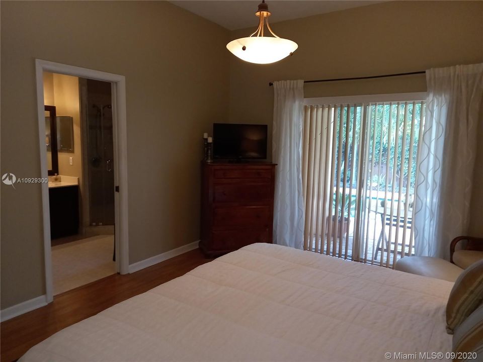 Vendido Recientemente: $445,000 (3 camas, 2 baños, 1548 Pies cuadrados)