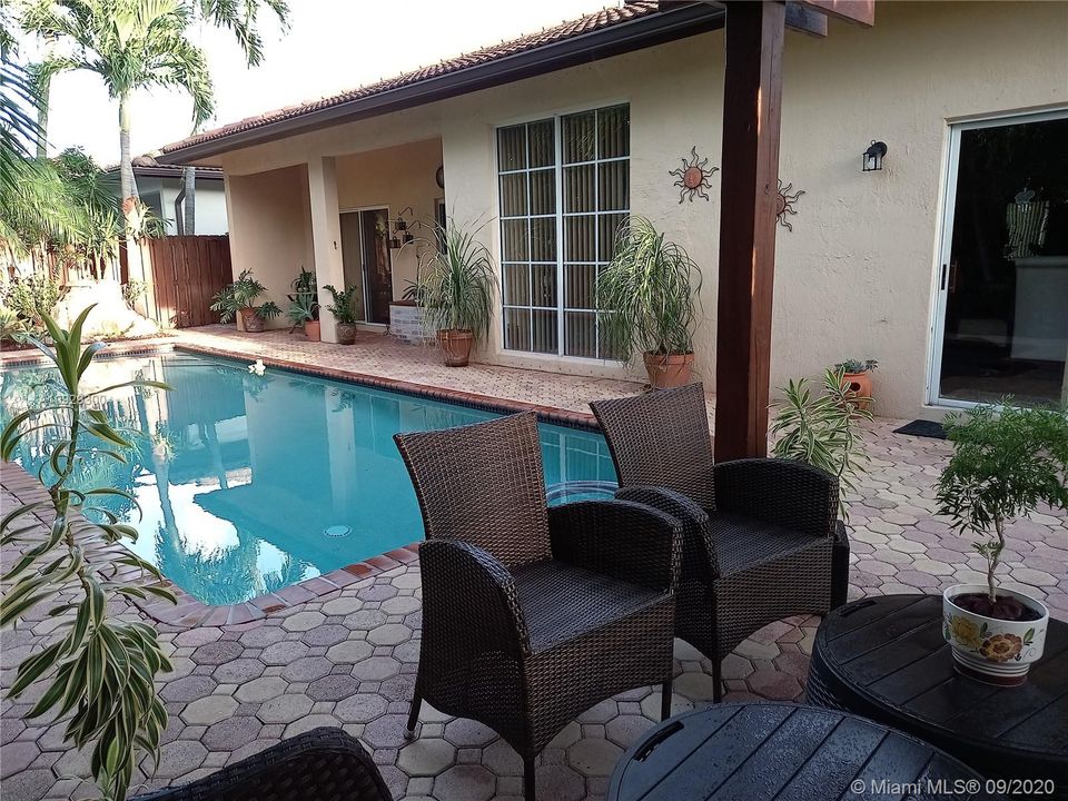 Vendido Recientemente: $445,000 (3 camas, 2 baños, 1548 Pies cuadrados)