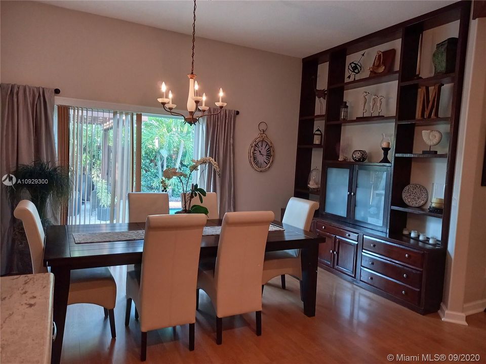 Vendido Recientemente: $445,000 (3 camas, 2 baños, 1548 Pies cuadrados)