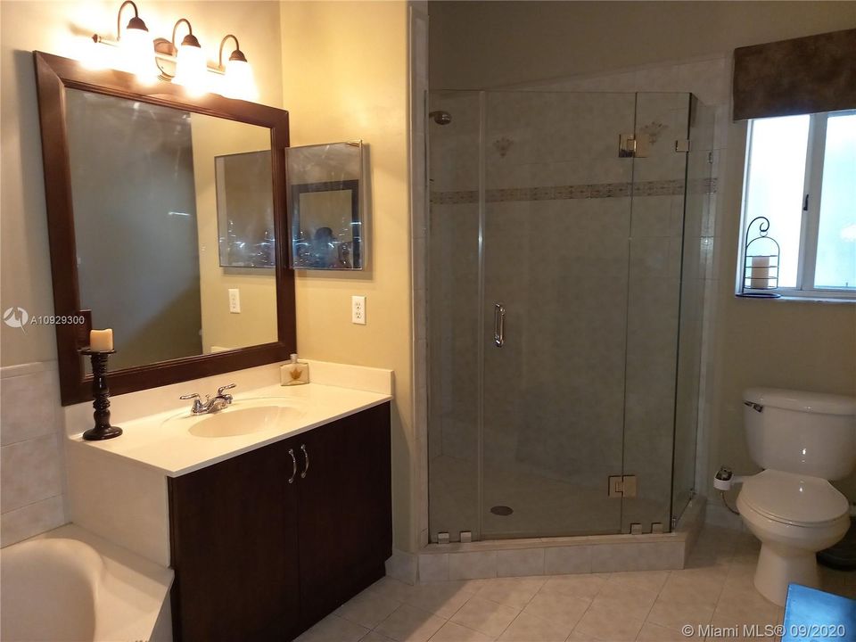 Vendido Recientemente: $445,000 (3 camas, 2 baños, 1548 Pies cuadrados)