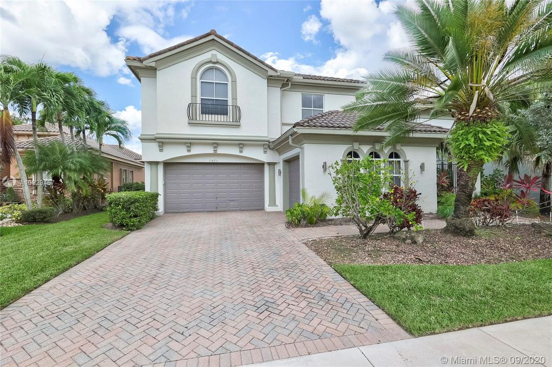 Recently Sold: $719,000 (4 beds, 3 baths, 3638 Square Feet)