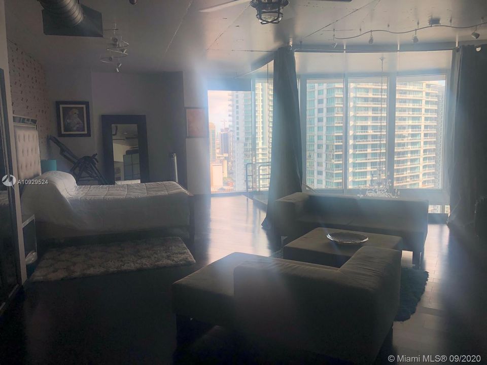 Recently Rented: $2,800 (1 beds, 2 baths, 1337 Square Feet)