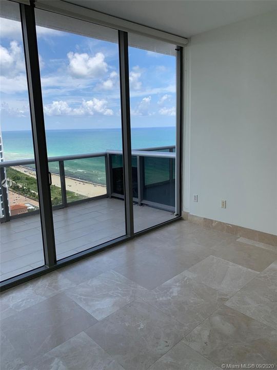Recently Sold: $1,095,000 (2 beds, 2 baths, 1097 Square Feet)