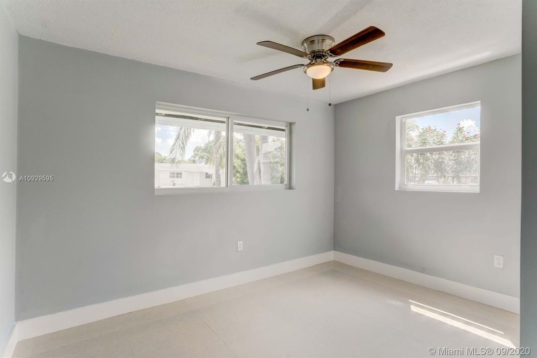 Vendido Recientemente: $339,900 (4 camas, 2 baños, 1196 Pies cuadrados)