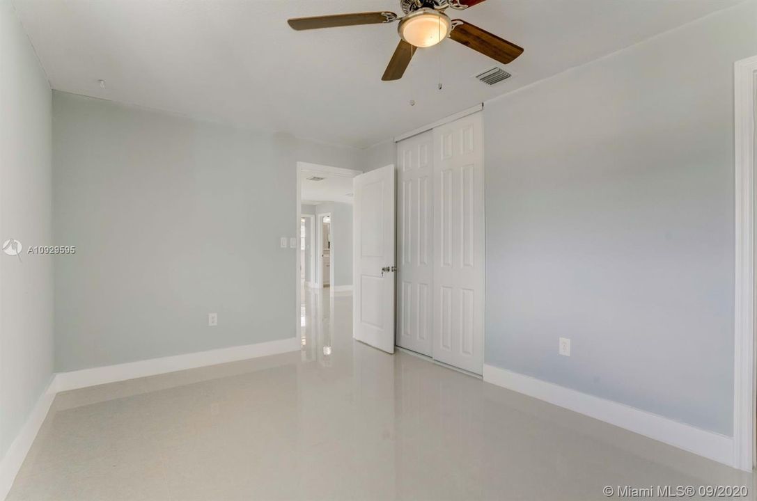 Vendido Recientemente: $339,900 (4 camas, 2 baños, 1196 Pies cuadrados)