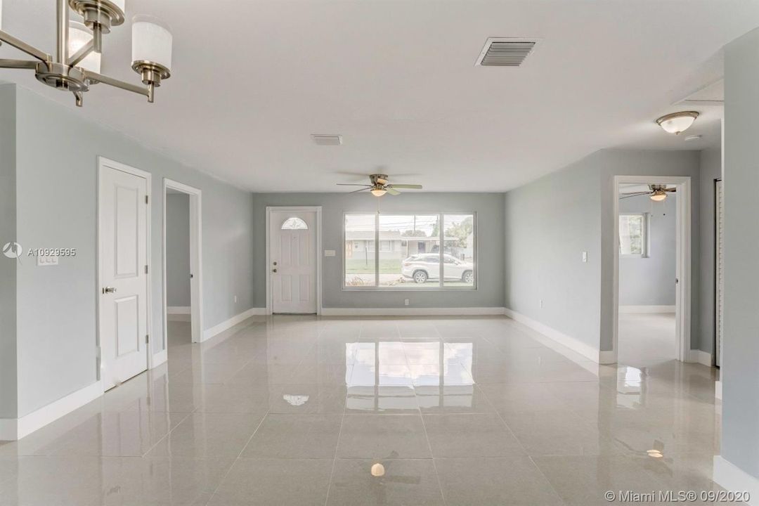 Vendido Recientemente: $339,900 (4 camas, 2 baños, 1196 Pies cuadrados)