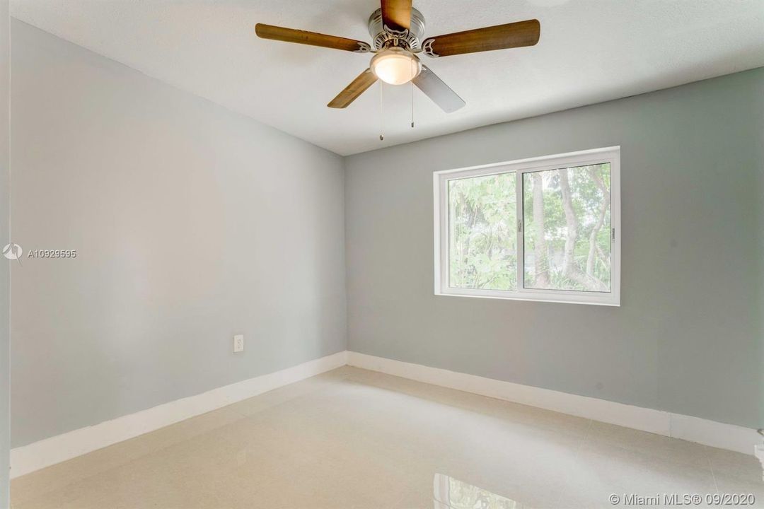 Vendido Recientemente: $339,900 (4 camas, 2 baños, 1196 Pies cuadrados)