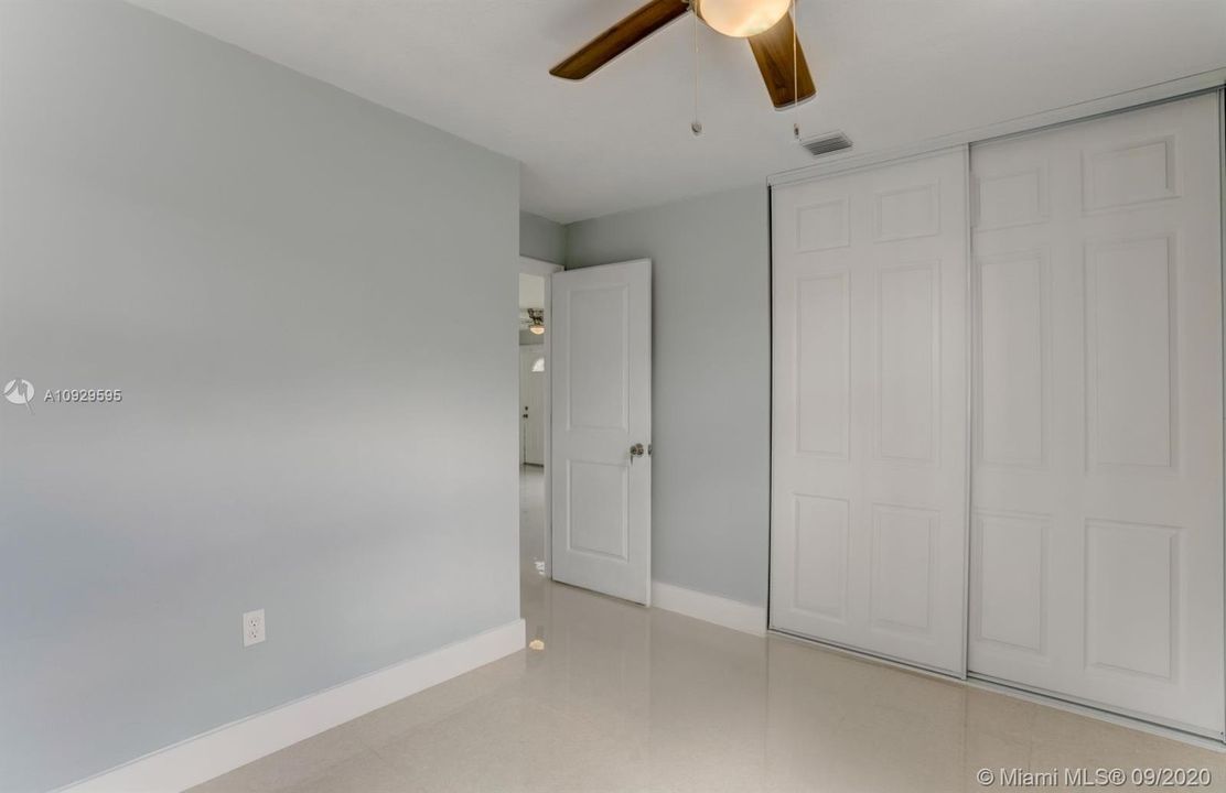 Vendido Recientemente: $339,900 (4 camas, 2 baños, 1196 Pies cuadrados)