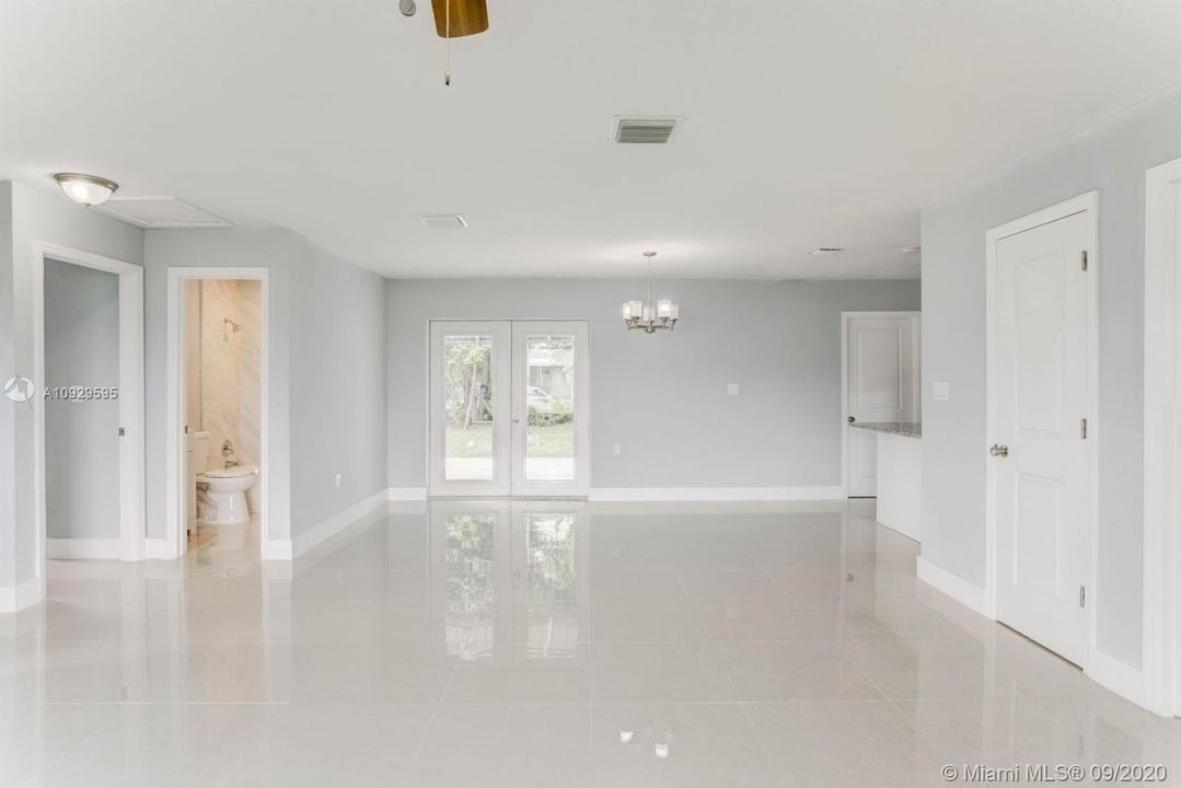 Vendido Recientemente: $339,900 (4 camas, 2 baños, 1196 Pies cuadrados)