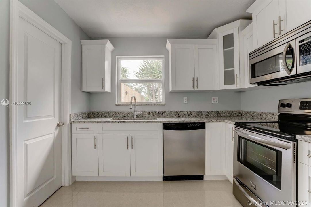 Vendido Recientemente: $339,900 (4 camas, 2 baños, 1196 Pies cuadrados)