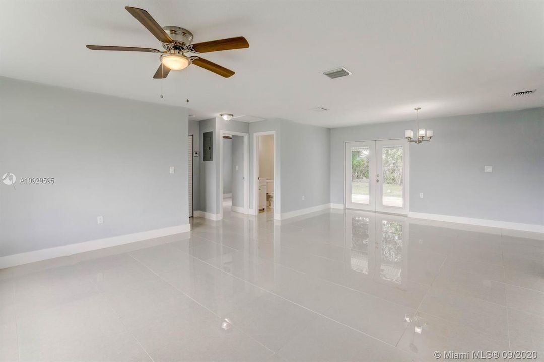 Vendido Recientemente: $339,900 (4 camas, 2 baños, 1196 Pies cuadrados)