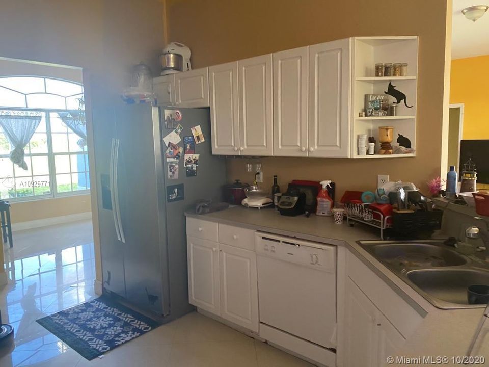 Recently Sold: $250,000 (3 beds, 2 baths, 2040 Square Feet)