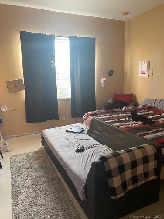 Recently Sold: $250,000 (3 beds, 2 baths, 2040 Square Feet)