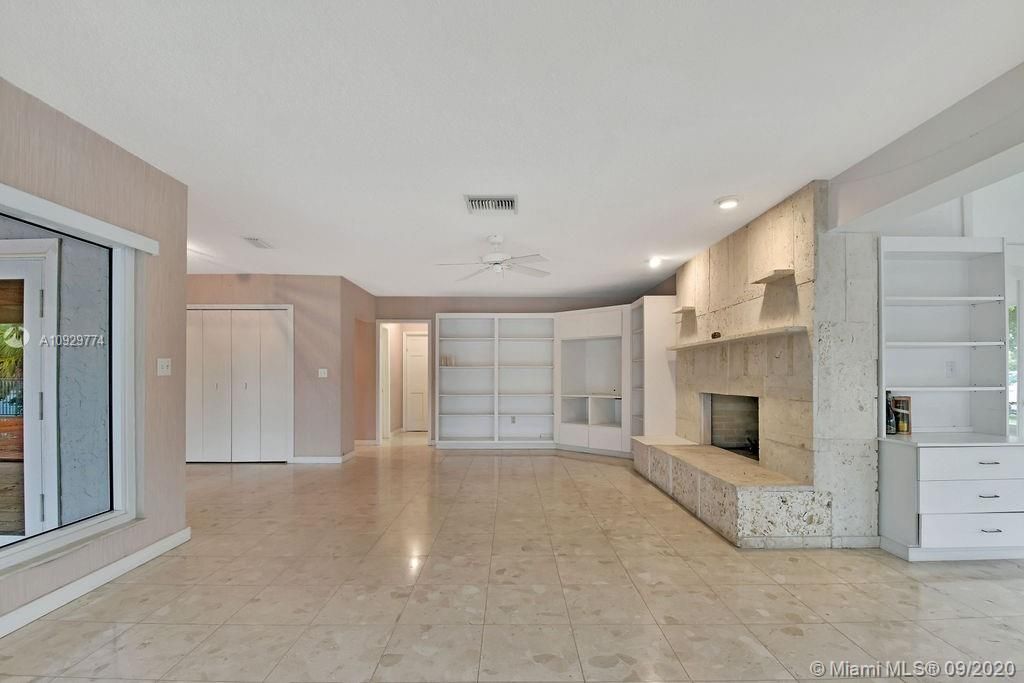 Vendido Recientemente: $679,000 (3 camas, 2 baños, 2358 Pies cuadrados)