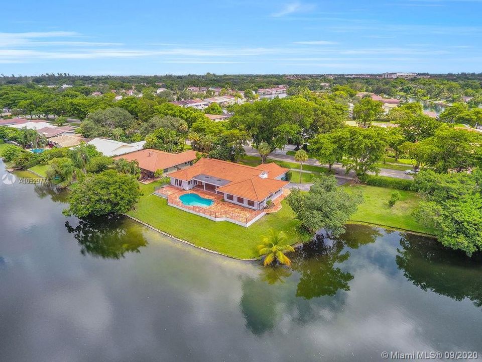 Vendido Recientemente: $679,000 (3 camas, 2 baños, 2358 Pies cuadrados)